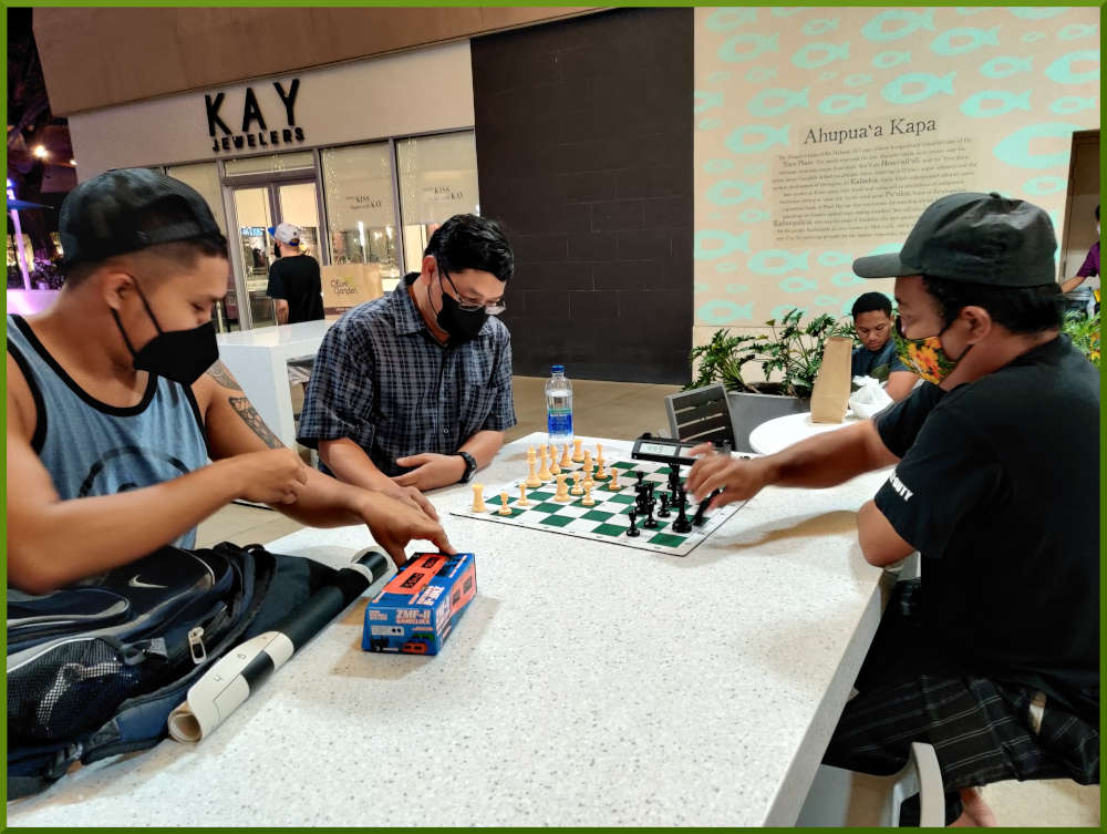 April 26th, 2022. Ka Makana Alii chess meetup. Jose vs Jeremy. Shane getting his board ready.