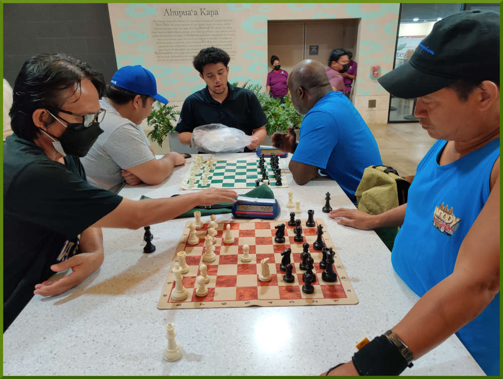 July 19th, 2022. Ka Makana Alii chess meetup. Regie vs James (near board). Ceazar vs Ramon (far board).