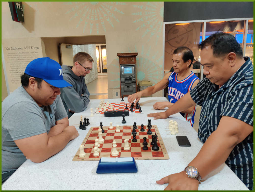 July 26th, 2022. Ka Makana Alii chess meetup. Ceazar vs Richard (near board). (random challenger) vs Eddie (far board).