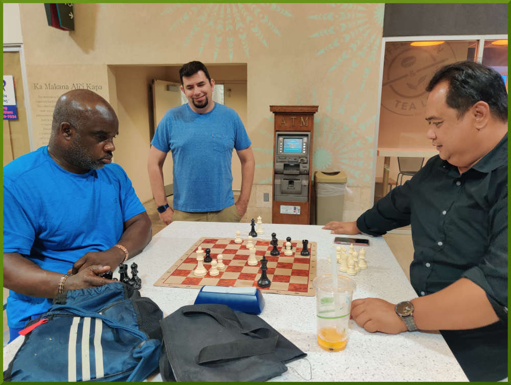 September 6th, 2022. Ka Makana Alii chess meetup. Ramon vs Richard. Rob watching.