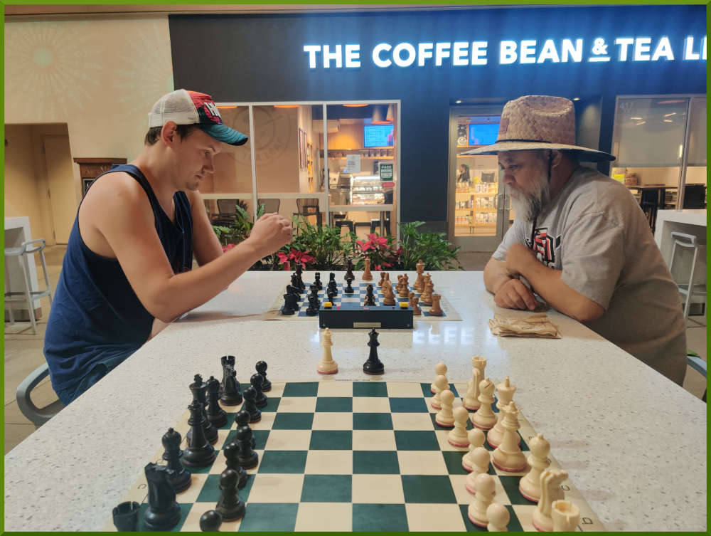 December 13th, 2022. Ka Makana Alii chess meetup. Igor vs Chet.